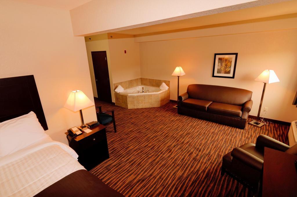 Cobblestone Inn & Suites - Denison | Oak Ridge Room photo